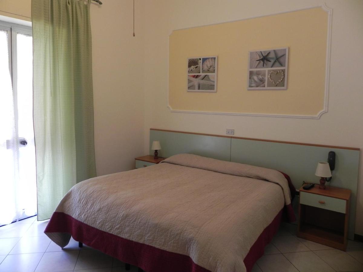 Hotel Ondina Виареджо Екстериор снимка