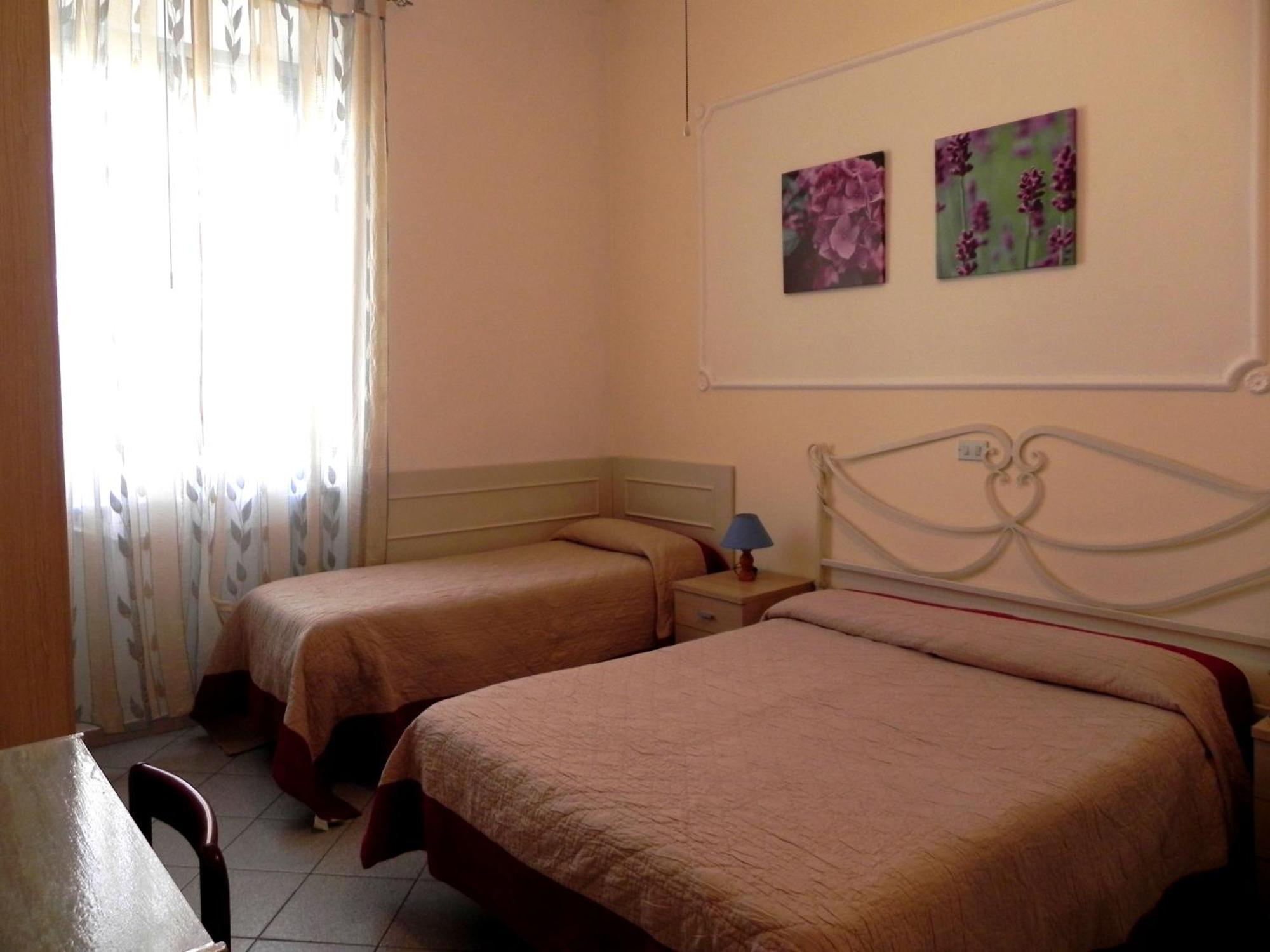 Hotel Ondina Виареджо Екстериор снимка