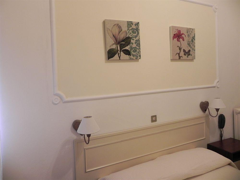 Hotel Ondina Виареджо Екстериор снимка