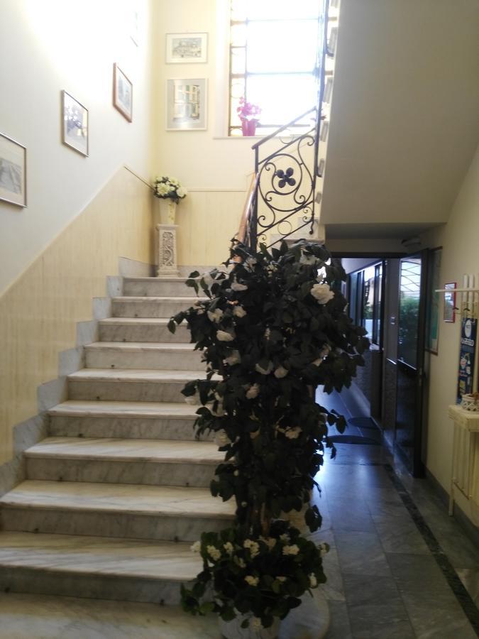 Hotel Ondina Виареджо Екстериор снимка