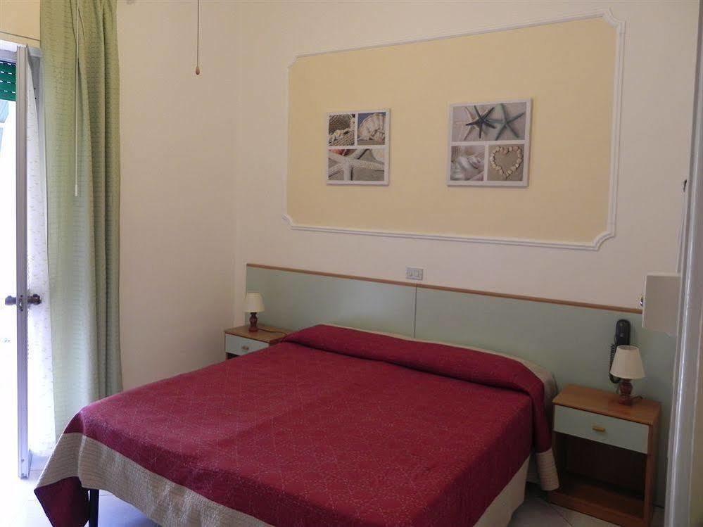 Hotel Ondina Виареджо Екстериор снимка